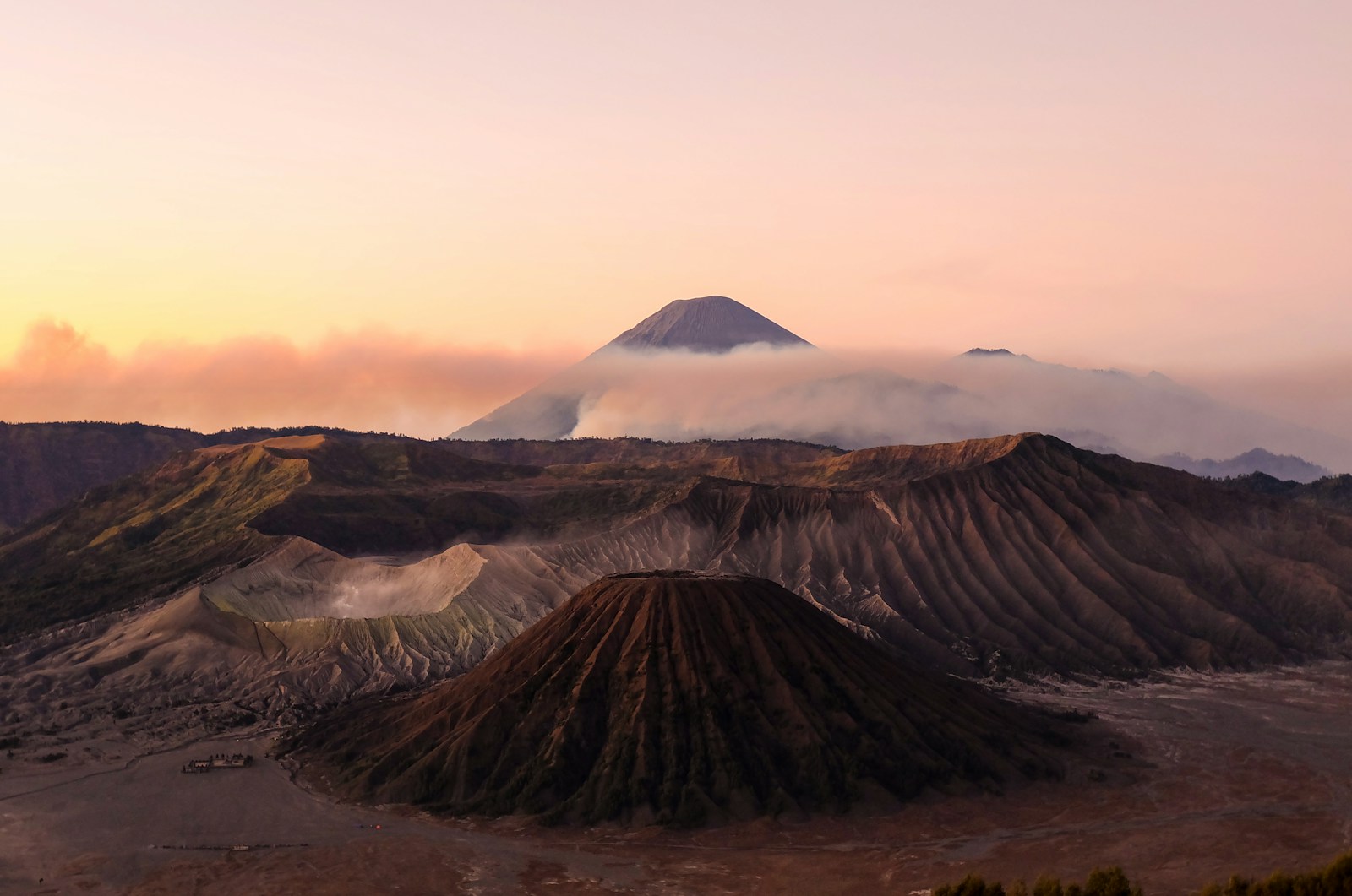 印尼 · 火山与群岛之环旅行封面
